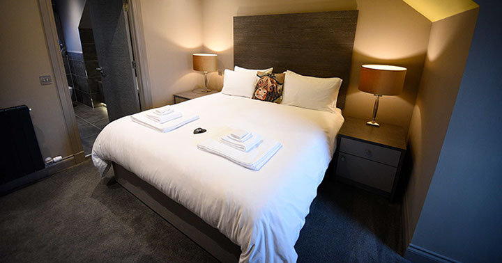 Taransay House contains comfortable Super King Size Double Beds with WIFI Internet access and sea views in Portree