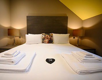 Taransay House contains comfortable Super King Size Double Beds with sea views