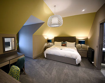 Taransay House contains spacious modern Super King Size Double Beds with En Suite Bathrooms