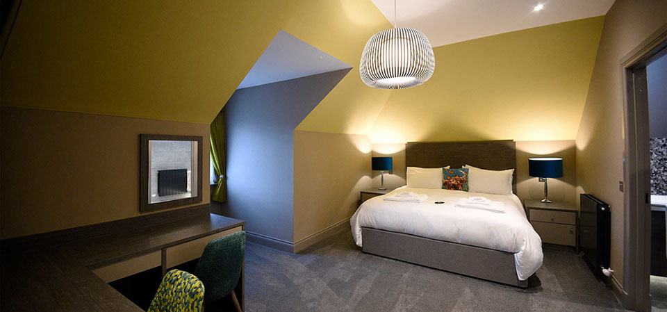 Taransay House offers spacious Super King Size Double bedrooms with en suite bathrooms