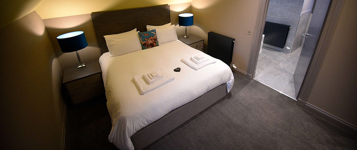 Enjoy stunning spacious Super King Size Double Bedrooms with En Suite abthrooms at Taransay House in Portree