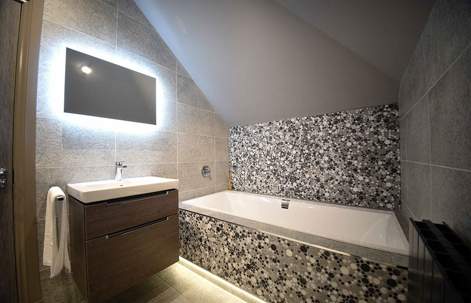 Taransay House in Portree contains modern bath shower rooms with electric mirrors