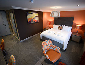 Taransay House contains Super King Size Double Beds with En suite luxury bathrooms