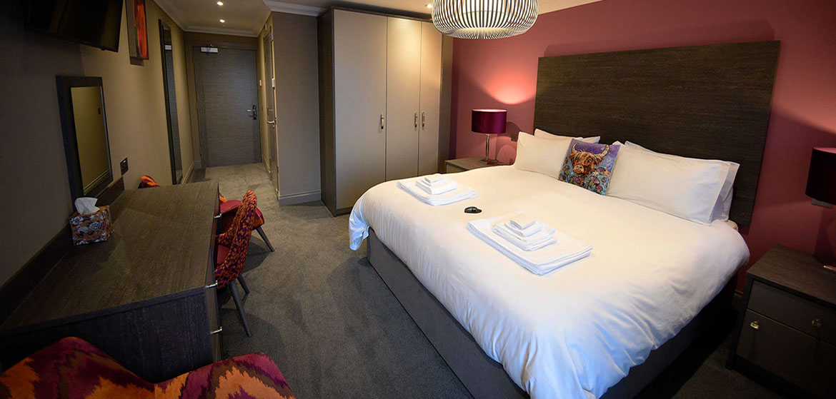 Superior King Double Bedroom En Suite with WIFI at Taransay House Bed and Breakfast