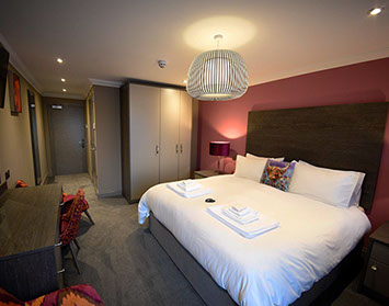 Taransay House Luxury Guest House Accommodation contains spacious rooms with Super King Size Double Beds and Widescreen TVs