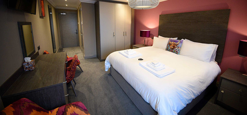 Taransay House Luxury Bed and Breakfast Accommodation in Portree with Sea views and Super King Size Double Beds