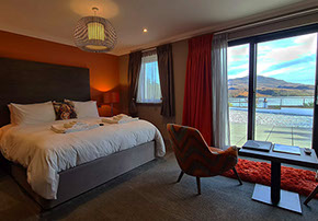 Taransay House is a luxury bed and breakfast accommodation with stunning sea views in Portree